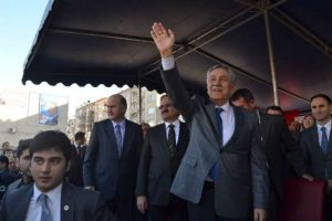 "Birbirimizi nefretle değil sevgiyle kucaklayacağız"