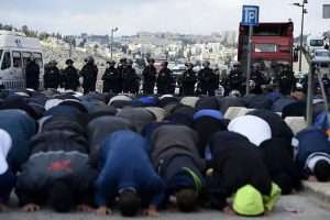 İsrail polisi Mescid-i Aksa'ya girişi engelledi