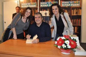 Yılmaz &Ouml;zdil, Bursa'da okurlarıyla buluştu