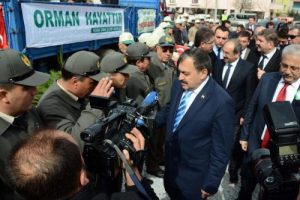 Bakan 16 tesisin temelini atıp, 4 a&ccedil;ılış yaptı