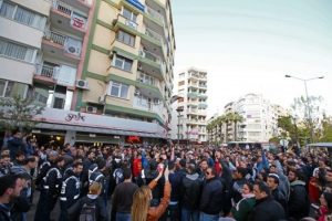 İzmir'de 2 kadın g&ouml;zaltına alındı