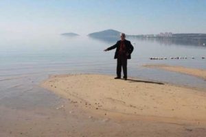 Baraj suyu &ccedil;ekilince ortaya &ccedil;ıktı