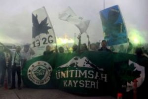 Bursaspor`a Kayseri`de coşkulu karşılama