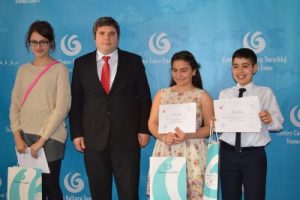 İngiltere'de T&uuml;rk okullar arasında şiir okuma yarışması
