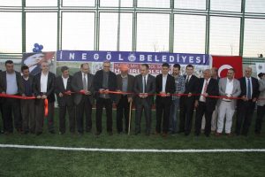 Futbol sahası ve lokal binası hizmete a&ccedil;ıldı