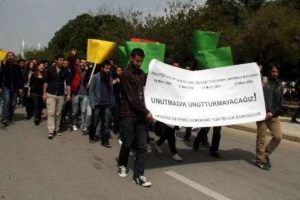 Katliamları protesto ettiler