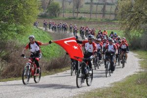 &Ccedil;anakkale kahramanları i&ccedil;in pedal &ccedil;evirdiler