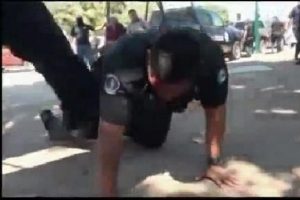 Polislerden amirine r&uuml;şvet dayağı