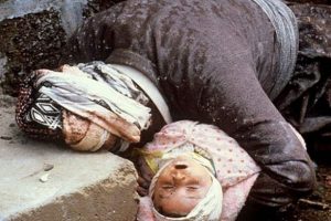 O fotoğraf Lahey'de soykırım anıtı olacak