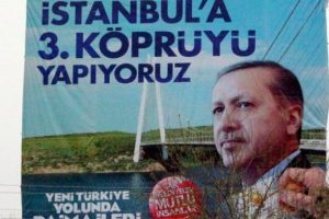 Şanlıurfa'Ya, İstanbul'daki 3. K&ouml;pr&uuml;'n&uuml;n reklam afişi