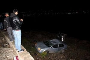 İki otomobil kayalıklara u&ccedil;tu: 5 yaralı