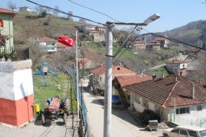 Bidonlarla tarım arazilerini suluyorlar! &Ouml;ZEL HABER