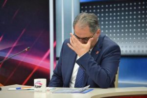 Canlı yayında g&ouml;zyaşalrına hakim olamadı