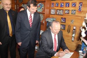 İznik Ko&ccedil;demir'i bağrına bastı
