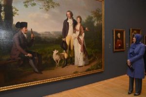 Hayr&uuml;nnisa G&uuml;l sanat galerisi gezdi