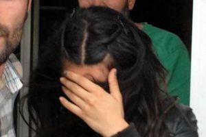 Kız arkadaşa &ccedil;ıplak g&ouml;r&uuml;nt&uuml; şantajı