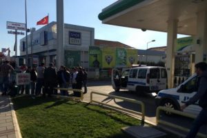 Yolcu y&uuml;z&uuml;nden birbirlerine girdiler