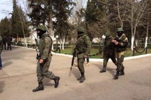 Ukrayna &uuml;ss&uuml;ne Rus bayrağı asıldı