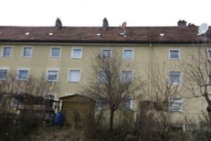 Cinnet getiren baba 3 &ccedil;ocuğuyla camdan atladı