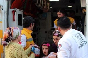 Kermeste dağıtılan yemek zehirledi