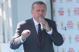 "Bunlar yapmak i&ccedil;in değil yıkmak i&ccedil;in gelmişler"
