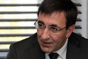 Bakan Yılmaz aileleri ziyaret etti