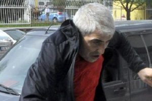 Birbirlerini bı&ccedil;ak ve tabancayla yaraladılar