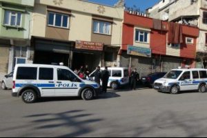 Adliye'de &ccedil;aycılık yapan h&uuml;k&uuml;ml&uuml; firar etti