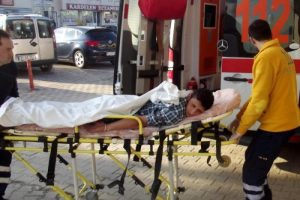 D&uuml;zce'de bı&ccedil;aklı kavga: 3 yaralı