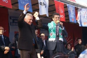 "İktidarın t&uuml;m yurttaşlarına eşit davranması gerekir"