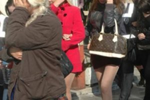 Evli kadınları fuhuşa zorlayan şebeke &ccedil;&ouml;kertildi