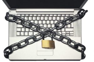 T&uuml;rkiye'nin yarısı internet sans&uuml;r&uuml;ne karşı