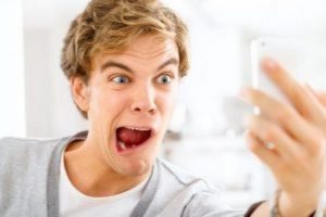 TDK selfie'ye T&uuml;rk&ccedil;e karşılık arıyor
