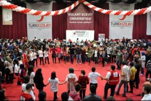 &Uuml;niversitelilerden rekor kan bağışı