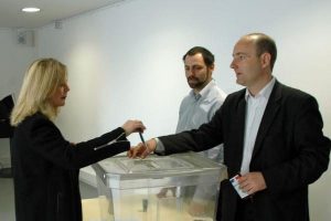 Fransa pazar g&uuml;n&uuml; sandığa gidiyor