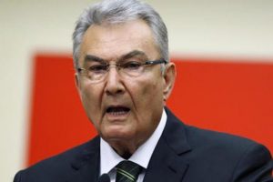 Deniz Baykal'ın konvoyunda kaza!