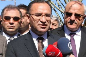 Bakan Bozdağ mahkemeyi işaret etti