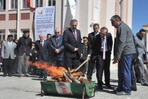 Nevruz ateşini vali yaktı