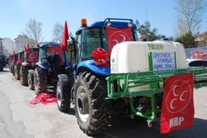 Mazot fiyatlarına trakt&ouml;rl&uuml; protesto