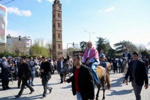 At sırtında nevruz kutlaması