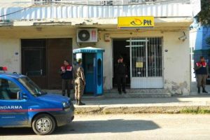 Maskeli hırsız PTT şubesini soydu