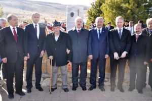 Aşık Veysel, mezarı başında anıldı