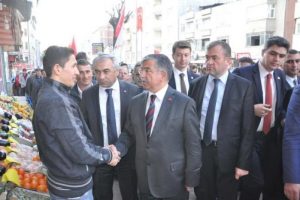Yılmaz CHP se&ccedil;im b&uuml;rosunu ziyaret etti