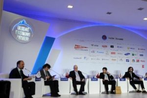 Almanya'dan uyarı: Twitter'ı kapatmak yakışmadı!