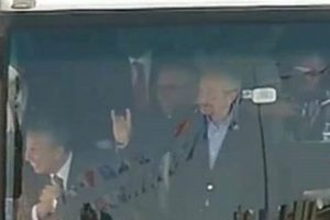 Kılı&ccedil;daroğlu neden bozkurt işareti yaptı?