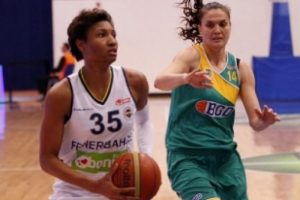 Fenerbah&ccedil;e, İstanbul &Uuml;ni'yi rahat ge&ccedil;ti
