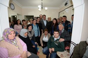 D&uuml;ndar ev ziyaretleri ile vatandaşlarla buluşuyor