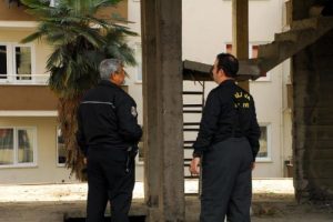 İntihardan polis vazge&ccedil;irdi