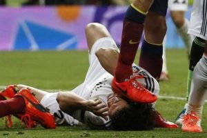 Busquets, Pepe'nin kafasına bastı!