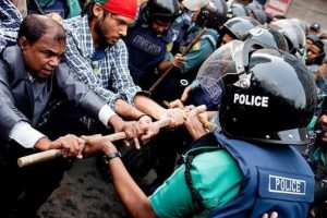 Bangladeş'te se&ccedil;im &ccedil;atışmaları: D&ouml;rt &ouml;l&uuml;
